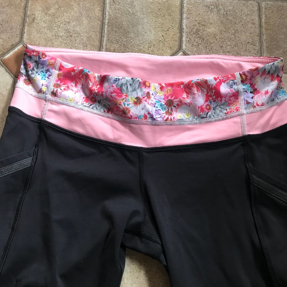 Lululemon crop running Capri floral band size 8 - Picture 2 of 5